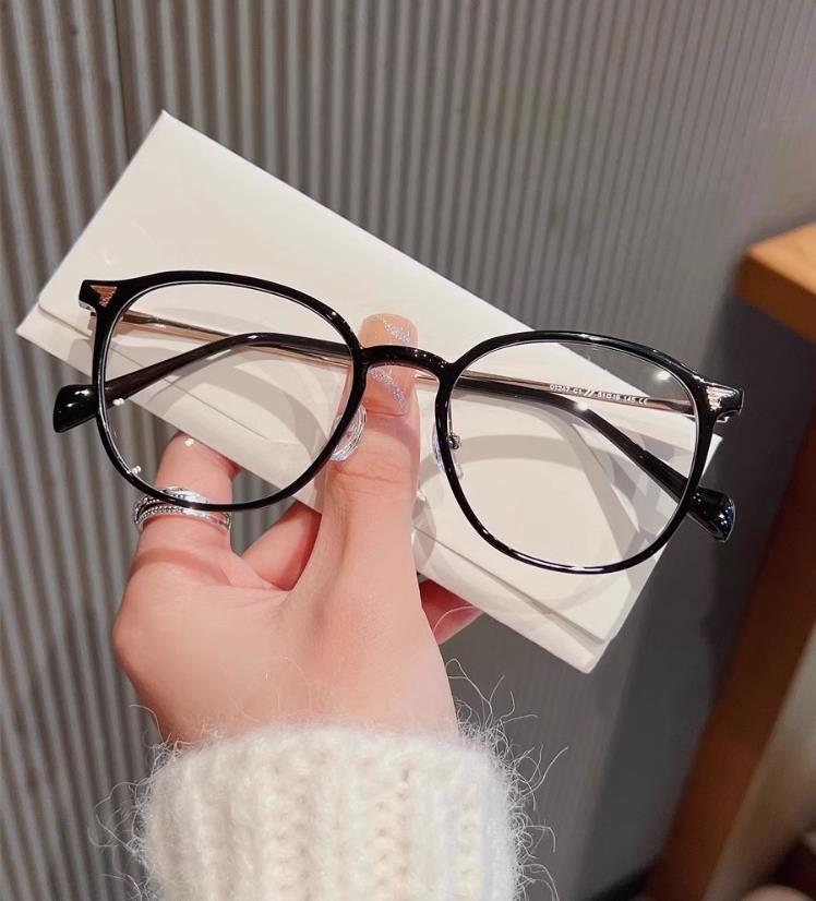 Fashionable Anti-Blue Light Oval Glasses for Students